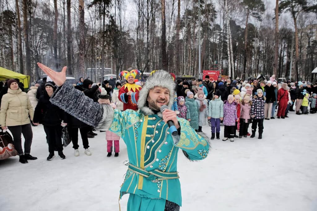 Народные забавы с гостями!